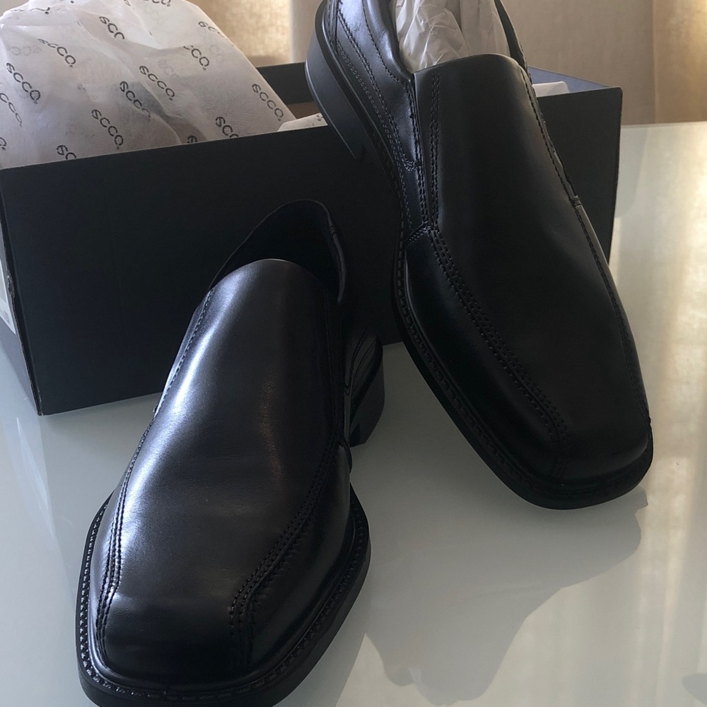 ECCO Men’s Black Leather Slip-On Loafers